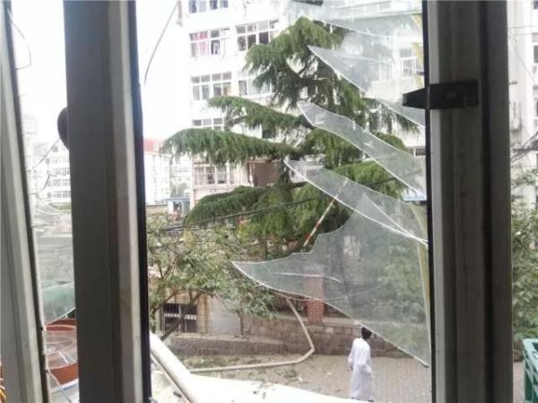 突發(fā)！青島一居民樓發(fā)生爆燃！已造1人死亡，7人受傷！3公里外有震感…