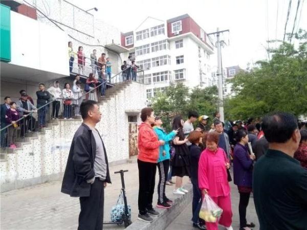 突發(fā)！青島一居民樓發(fā)生爆燃！已造1人死亡，7人受傷！3公里外有震感…