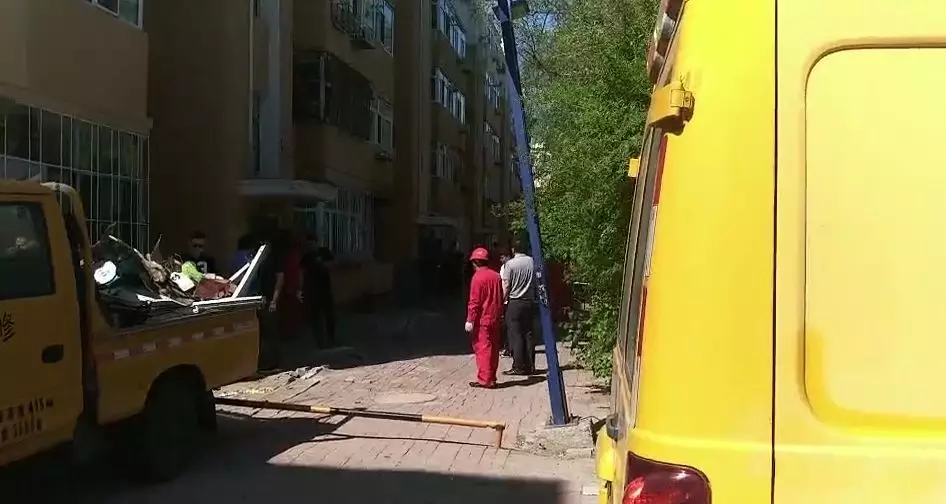 今晨，大慶經(jīng)五街2-41號樓二單元一樓發(fā)生燃氣爆炸！